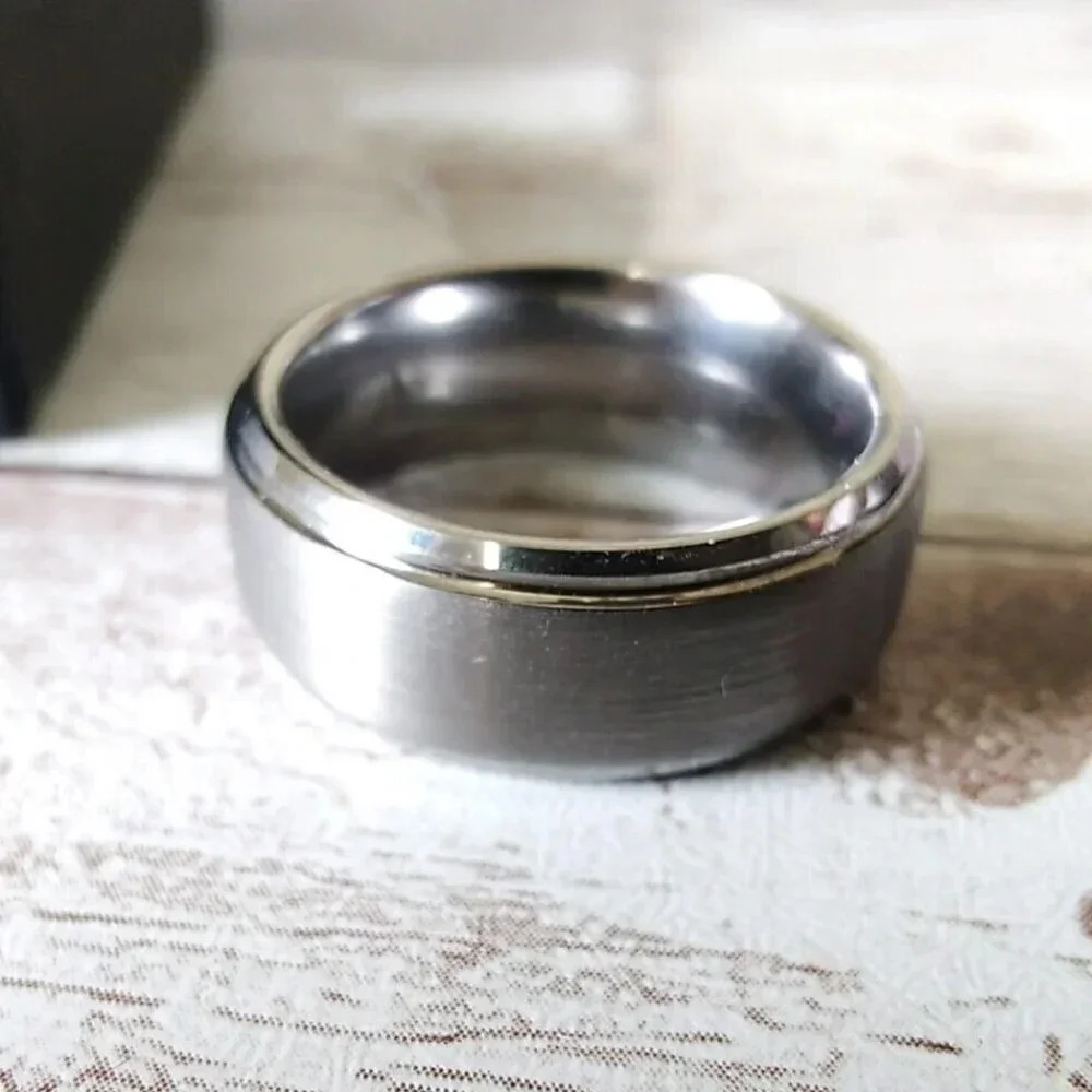 NIB Size 7.5 Silver Grooved Tungsten Carbide Ring 8mm